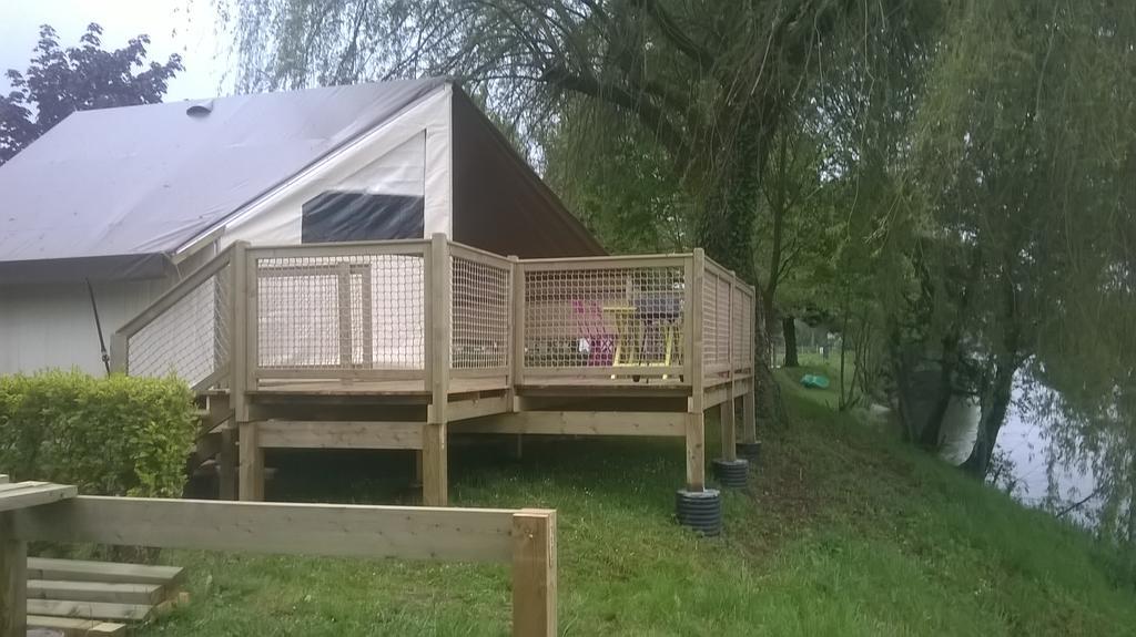 Camping Des Ribieres Confolens Eksteriør billede