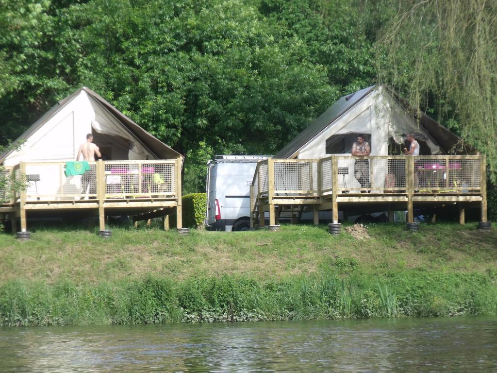 Camping Des Ribieres Hotel Confolens Eksteriør billede