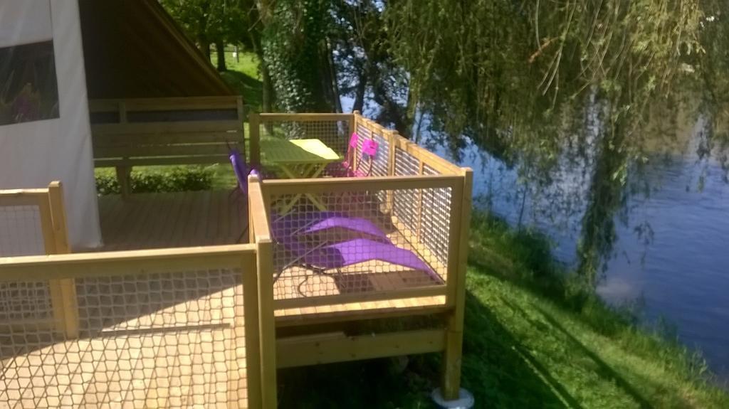 Camping Des Ribieres Confolens Eksteriør billede