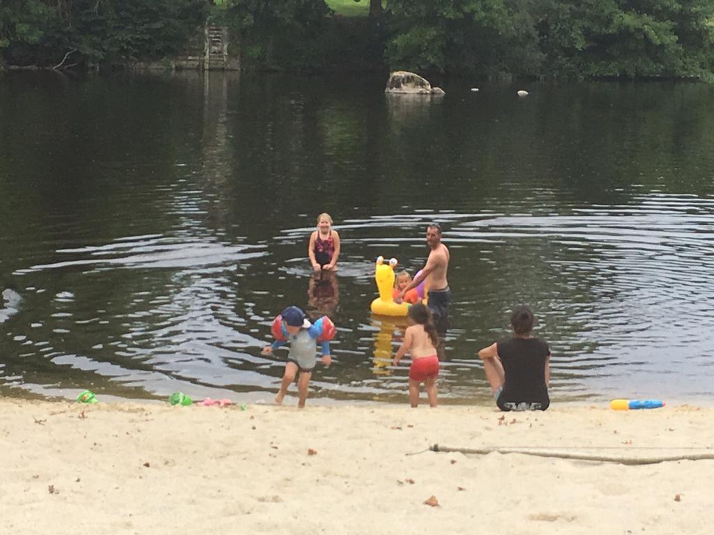 Camping Des Ribieres Hotel Confolens Eksteriør billede