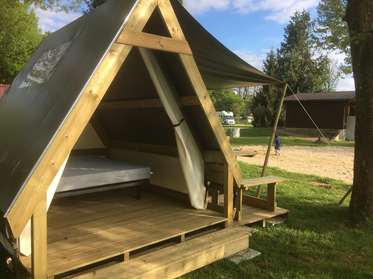 Camping Des Ribieres Confolens Eksteriør billede
