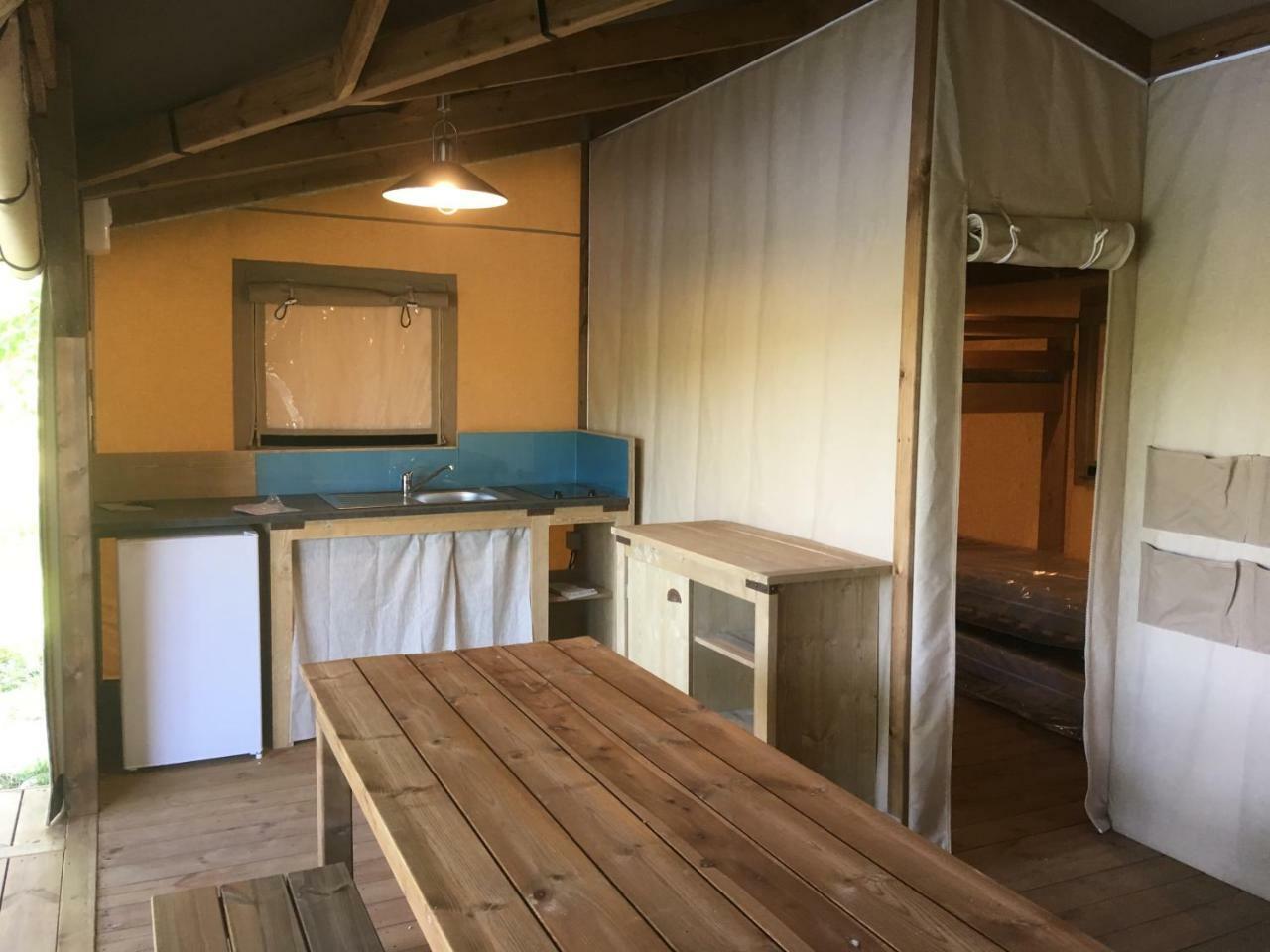 Camping Des Ribieres Confolens Eksteriør billede
